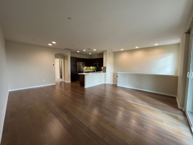 Foto del edificio - Upgraded 2+2 townhome, equipped w/all appl...