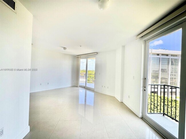 Foto del edificio - 2701 SW 3rd Ave
