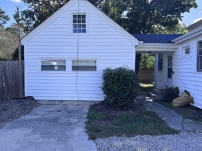 Building Photo - 1105 W Rock Spring Rd