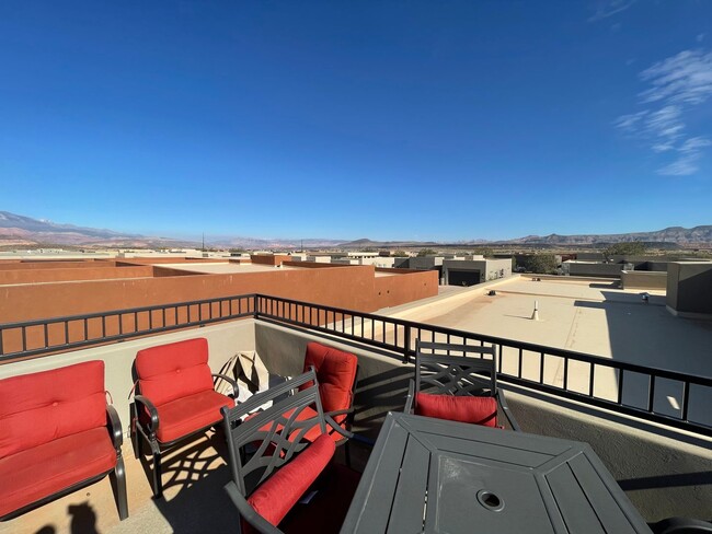 Building Photo - WOW WOW WOW! PRIVATE POOL & ROOFTOP DECK W...