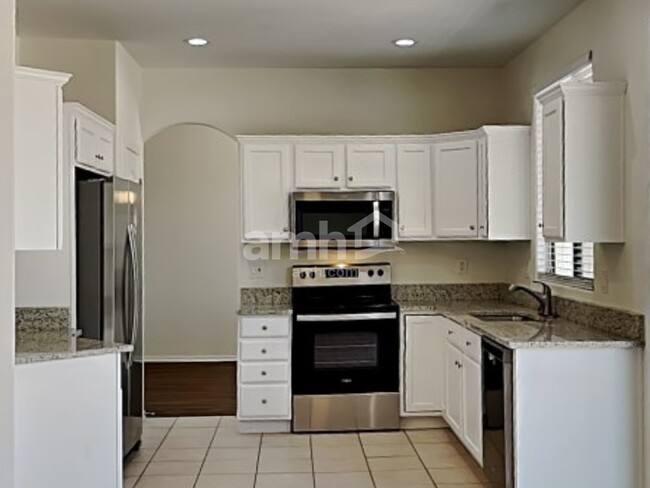 Foto del edificio - 6613 E Gehrig Ln