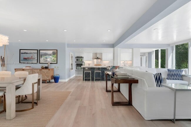 Building Photo - 1295 S Venetian Way