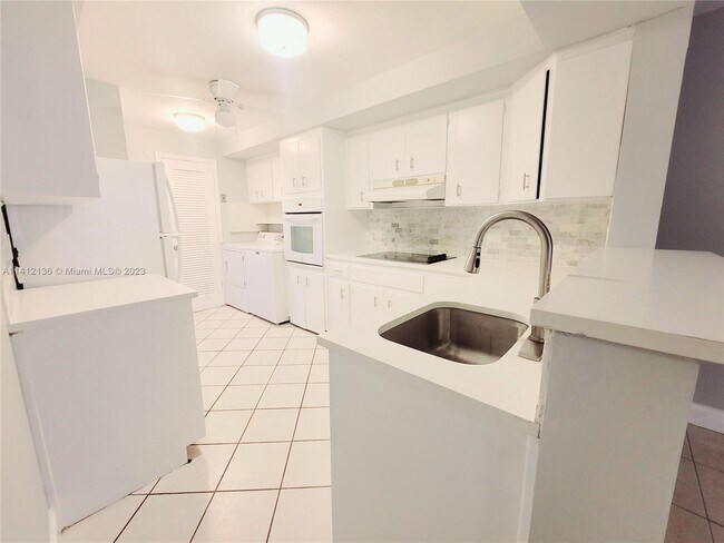 Building Photo - 4213 NE 21st Ave