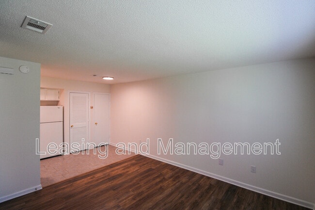 Building Photo - 2494 Etiwan Ave