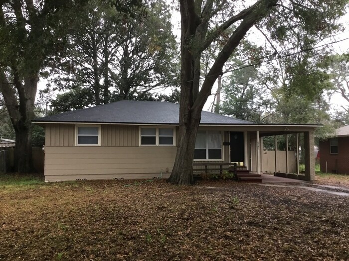 Building Photo - Cute 3/2 home