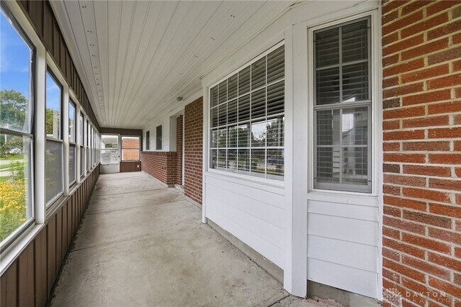 Foto del edificio - 27 Laurelgrove Dr