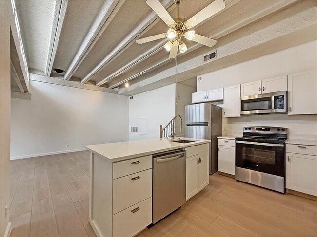 Building Photo - 5804 Circulo Dr