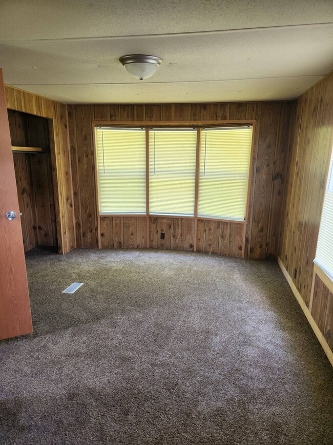 Building Photo - 1020 Aaron Ln