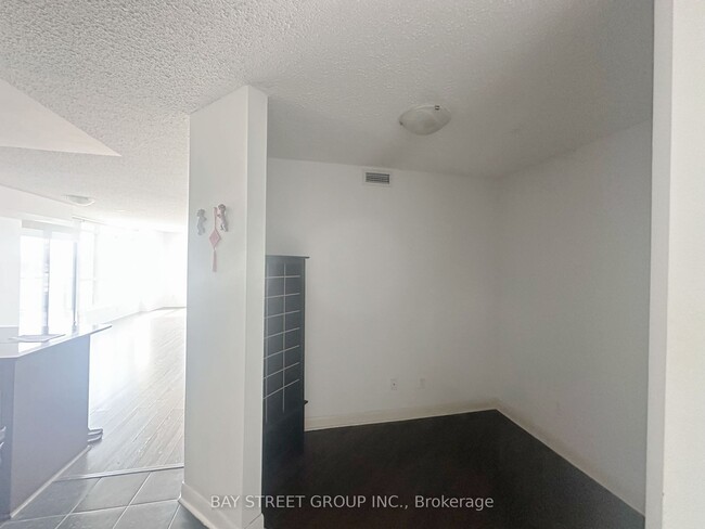 Building Photo - 343-525 Wilson Av