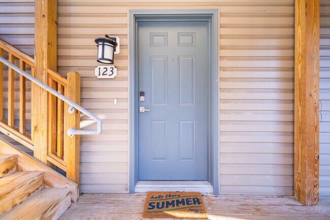 Building Photo - 414 Delaware Ave