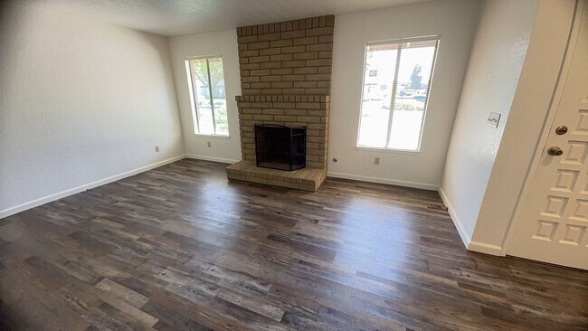 Foto del edificio - Desirable Duplex 2 bedroom 1 bathroom home