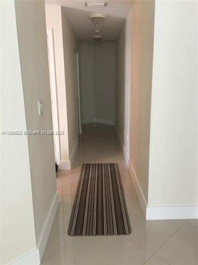 Foto del edificio - 79 SW 12th St unit 1406-S (A11869922)