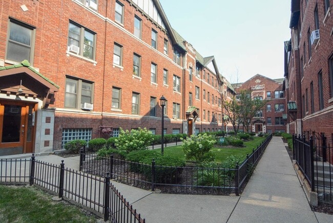 Building Photo - 3302 W Schubert Ave