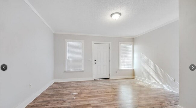 Foto del edificio - Available NOW!!