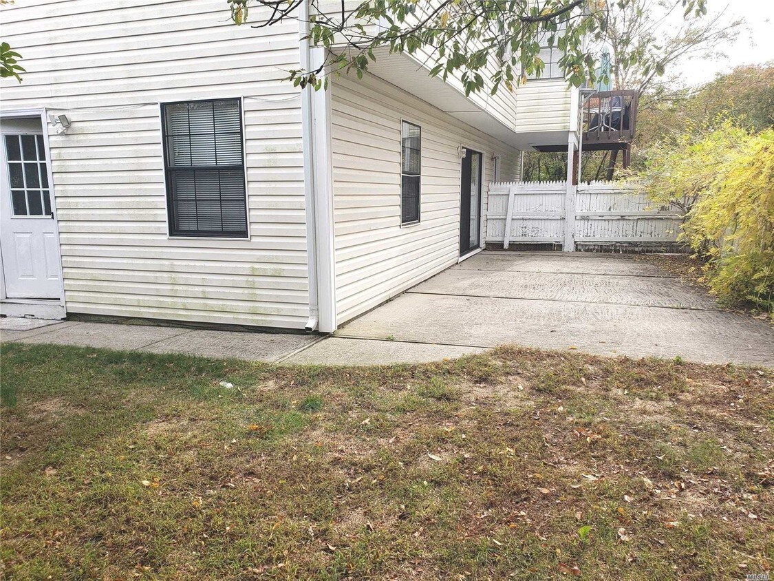 Primary Photo - 30 Blueberry Ln