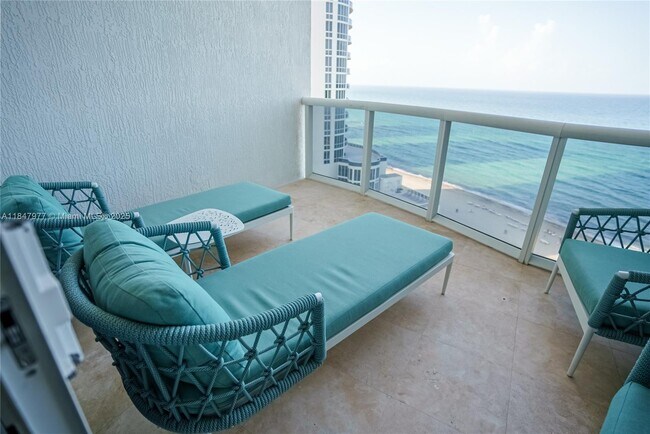 Building Photo - 15901 Collins Ave