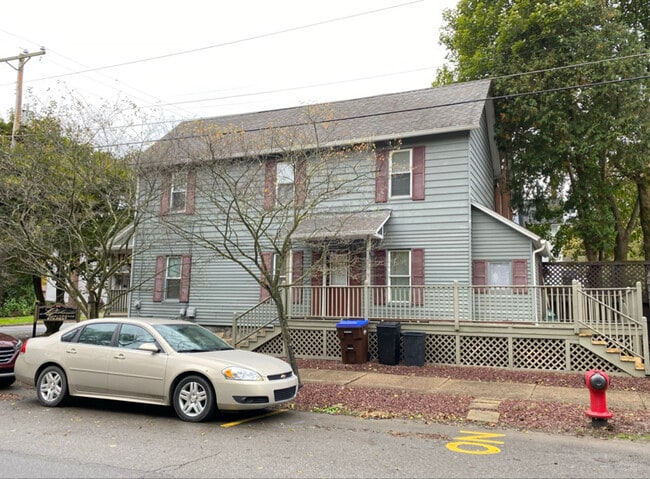 Building Photo - 202 11th St