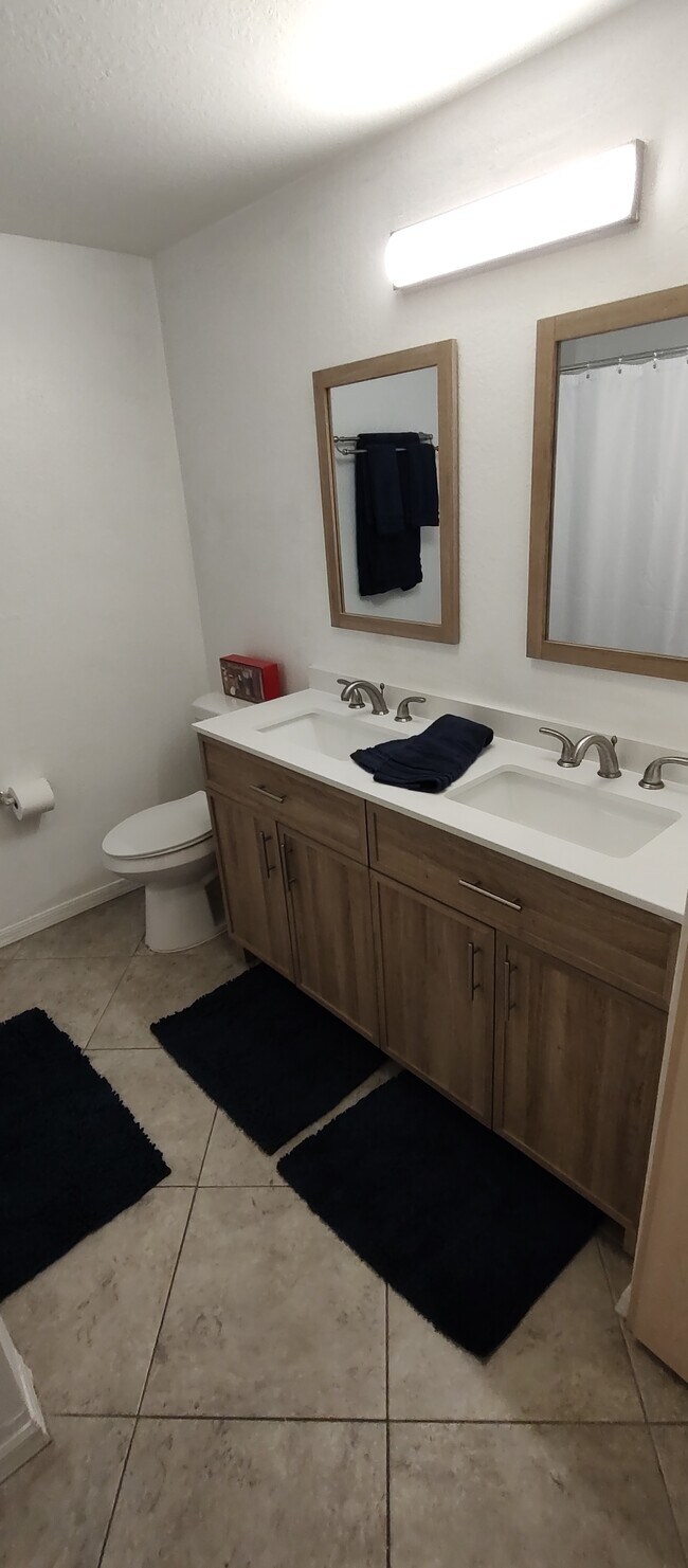 Main Bathroom with double sinks - 23580 Walden Center Dr