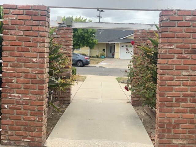 Building Photo - 812 N Bradley Rd