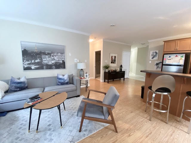Photo du bâtiment - Upscale and Fabulous Condo Living in the heart of Downtown London – this incredible condo will go...