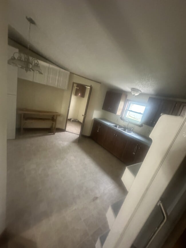 Building Photo - 862 OH-93