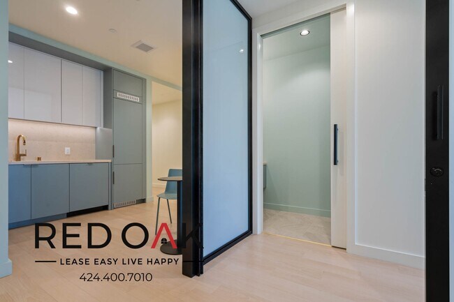 Foto del edificio - Fully Furnished, Luxury Private Suite, Roo...