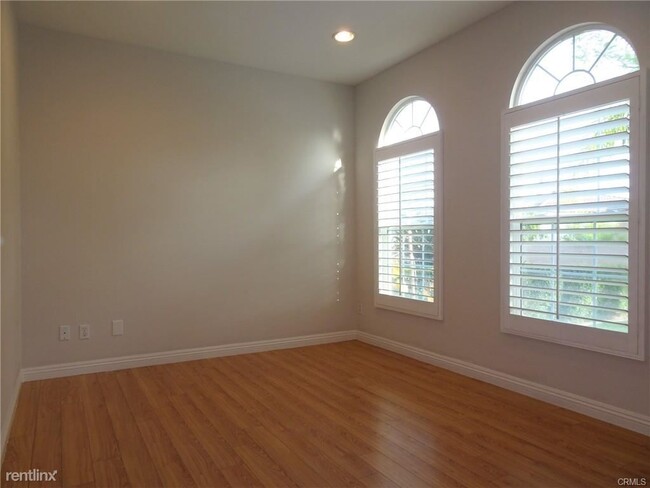 Foto del edificio - 5 br, 3.5 bath House - 1190 N Amberly Ln