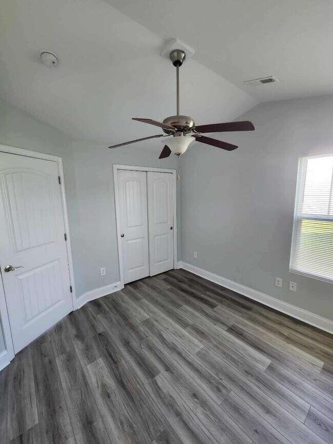Building Photo - 609 Forbes Dr
