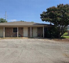 Building Photo - 990 Shady Brook Dr