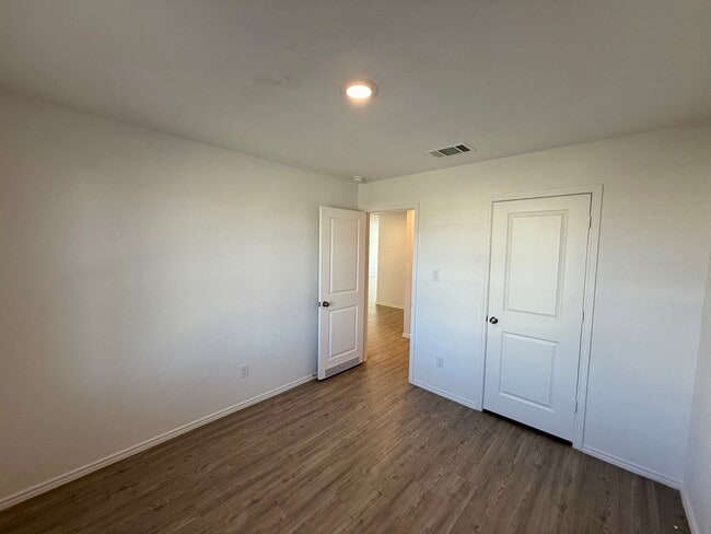 Building Photo - 10622 Erinita Way