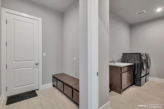 Foto del edificio - 318 Prairie Clover Dr