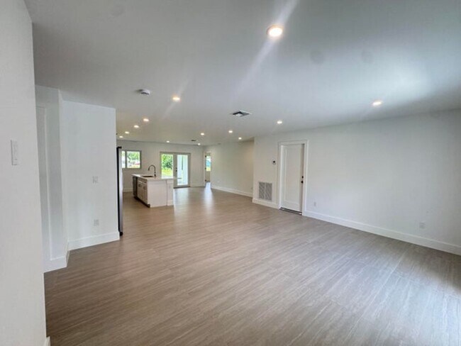 Building Photo - 13177 47th Ct N