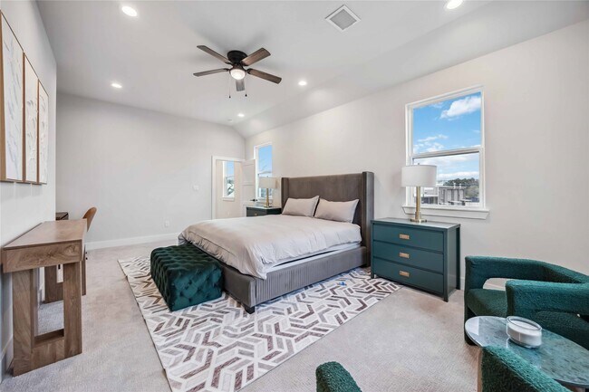 Building Photo - 318 Charlock St