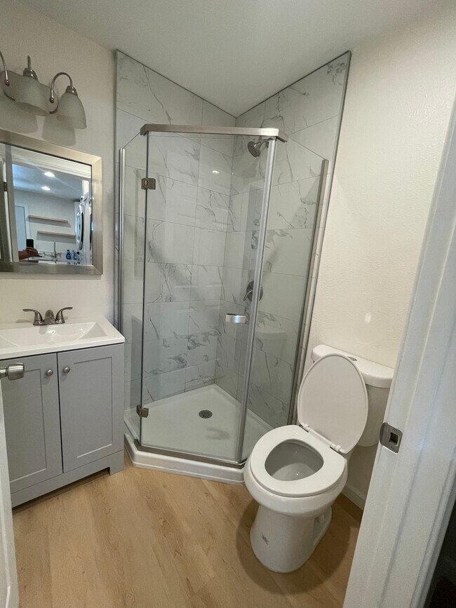 Foto del edificio - 1354 W 36th Pl