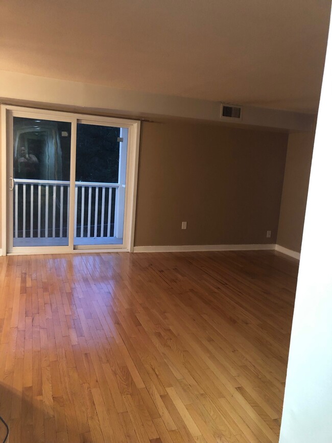 Sala de estar - 75 Brookwood Dr