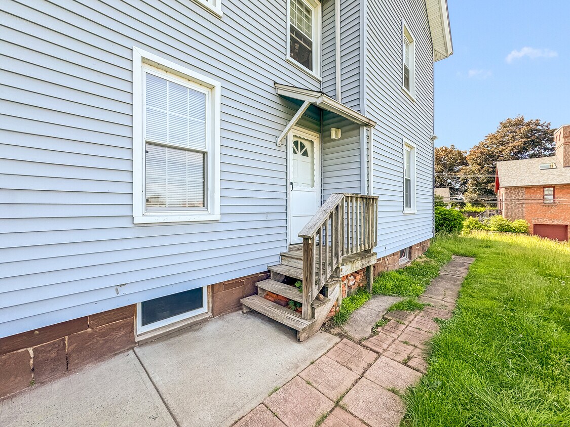 Foto principal - 27 Loveland St