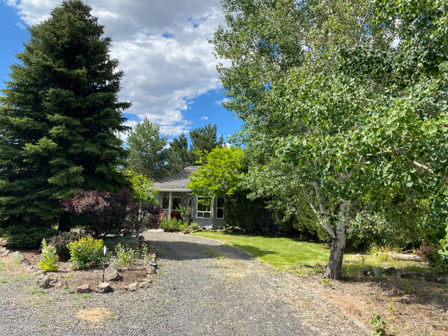 Building Photo - 2084 NW Canyon Dr