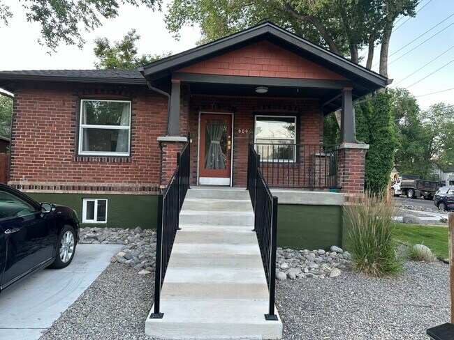 Foto del edificio - 609 W 11th St