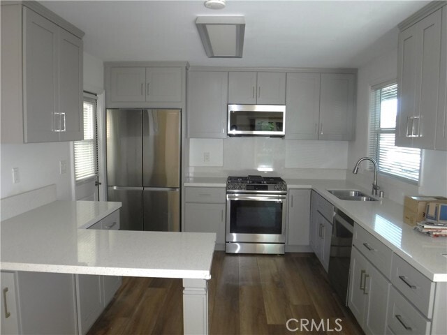 Foto del edificio - 8042 Taylor Dr