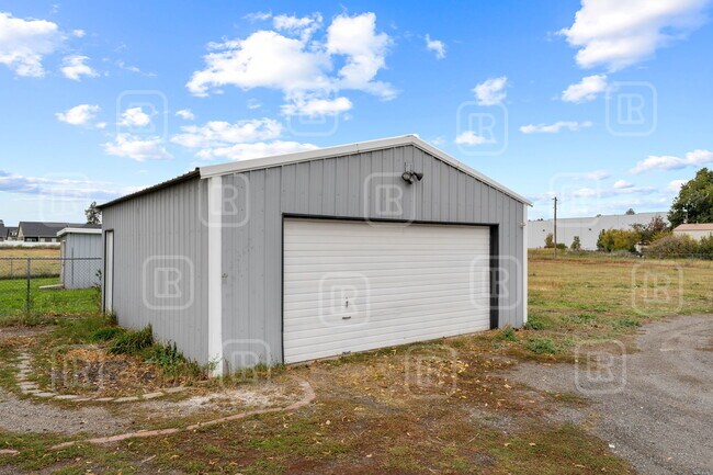 Foto del edificio - 4516 S Grove Rd