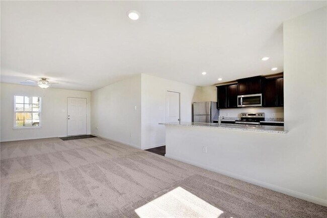 Foto del edificio - 525 Riverdale Dr