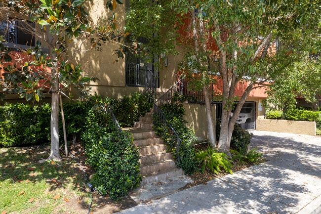 8735 Variel Ave - Variel Apartments