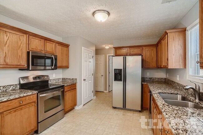 Foto del edificio - 218 Hickory Branch Dr