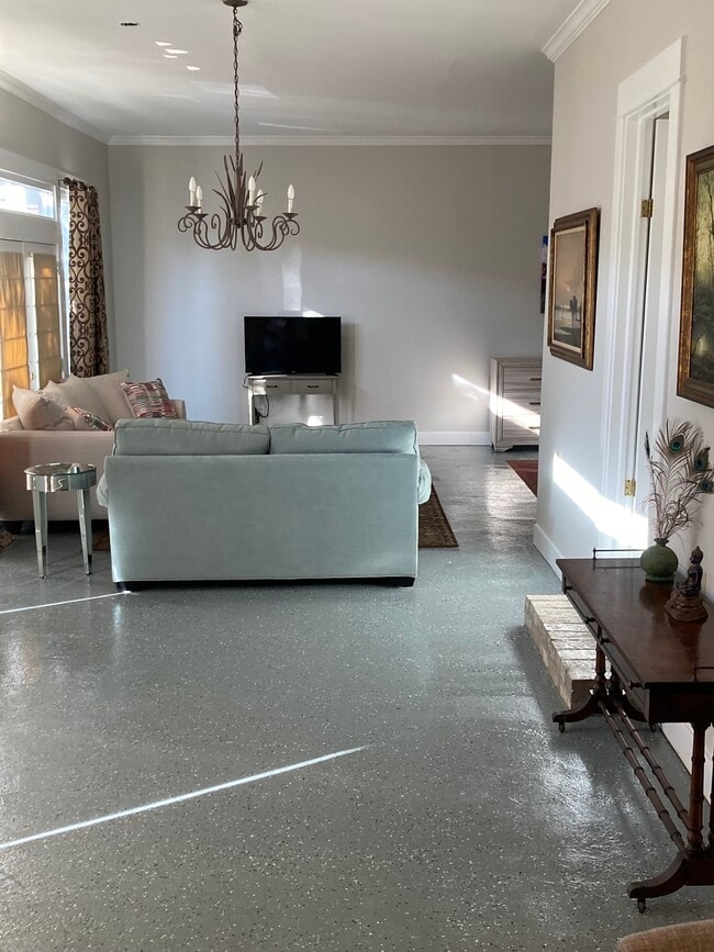 Living room - 1615 Pomona St