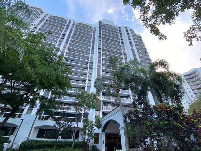 Foto del edificio - 3640 Yacht Club Dr