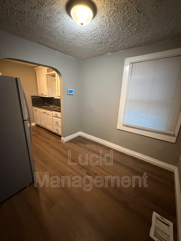 Foto del edificio - 724 W Evelyn Ave