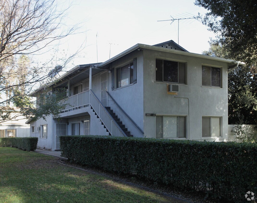 Primary Photo - 7407-7417 Potomac St