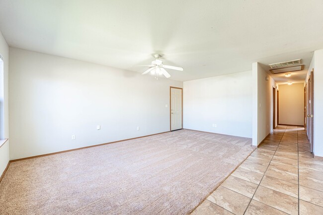 Building Photo - 319 E Marietta Ct