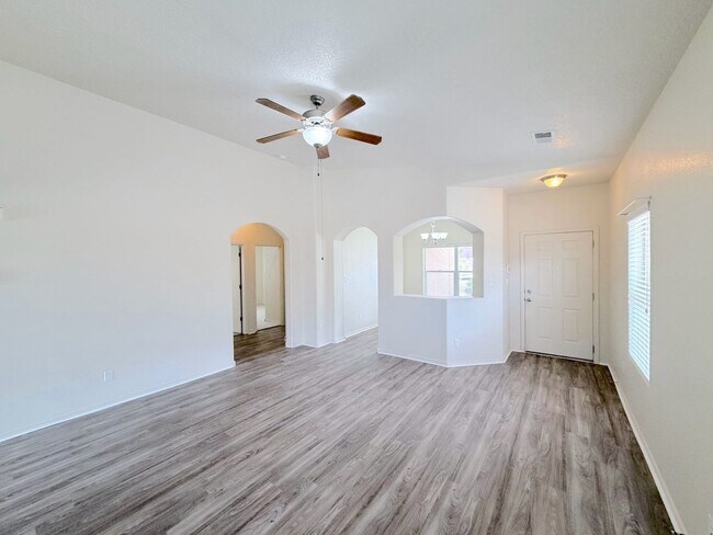 Foto del edificio - Beautiful 3 bed 2 bath in SW Albuquerque! Spacious layout. New Flooring! 2 Car Garage. Near 98th ...