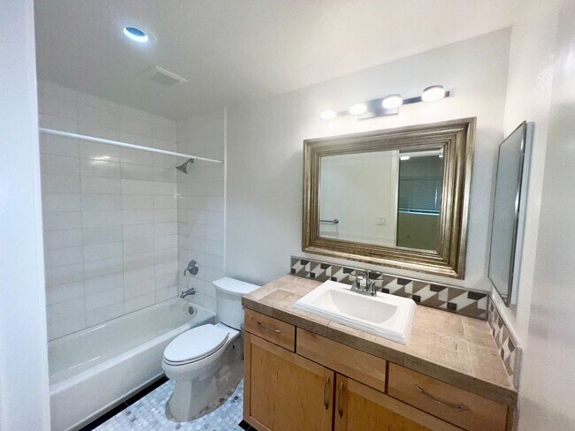 Foto del edificio - Beautiful 2 Bed / 2 Bath Condo in Prime Hillcrest Location – Near Balboa Park